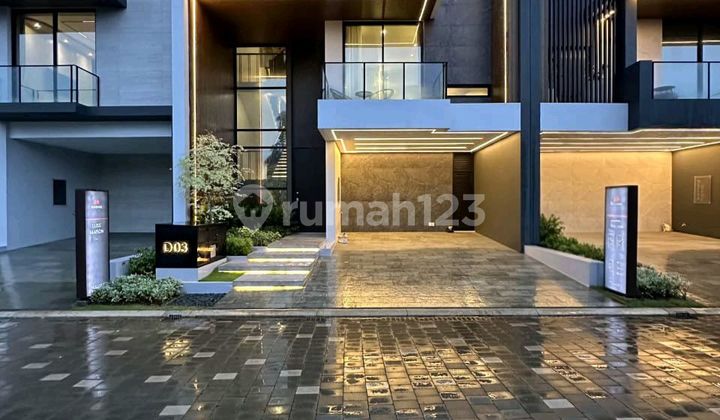 Rumah Mewah 3 Lantai Dengan Private Lift 