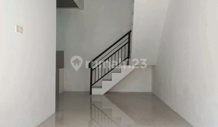 Rumah Baru 2 Lantai Dekat Stasiun Depok 