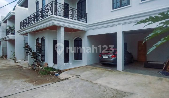 Luxurious 2.5-Story House + Swimming Pool Near Cimanggis Toll Road