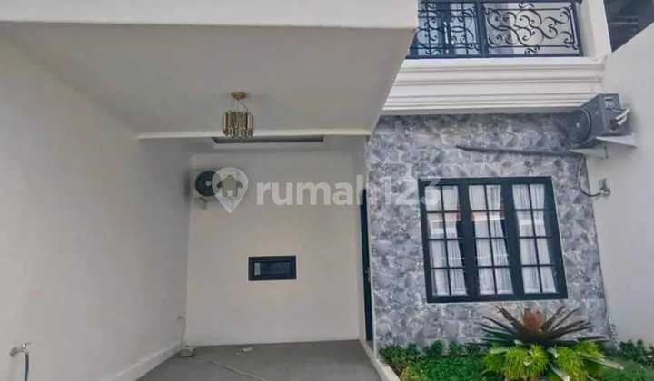 Rumah 2.5 Lantai ( Rooftop ) 0 KM Dari Tol Cijago Rumah 2.5 Lantai ( Rooftop ) 0 KM Dari Tol Cijago