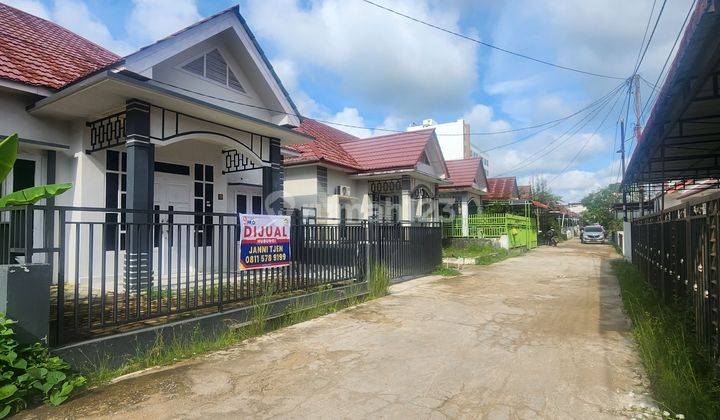 Rumah Jalan Sungai Raya Dalam Komplek Perumahan Cendana Family Permai, Kubu Raya 2