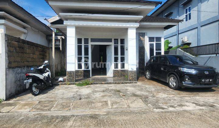 Rumah Jalan Paris 2 Gang Family Pontianak Tenggara 2