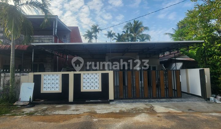 Strategic House on Jalan Perdamaian Pal IX, Ari Karya Complex, Line 3, Kubu Raya. 1