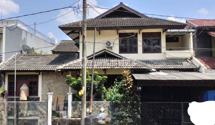 Dijual Rumah 2 Lantai Dalam Komplek Strategis di Pangkalan Jati 1