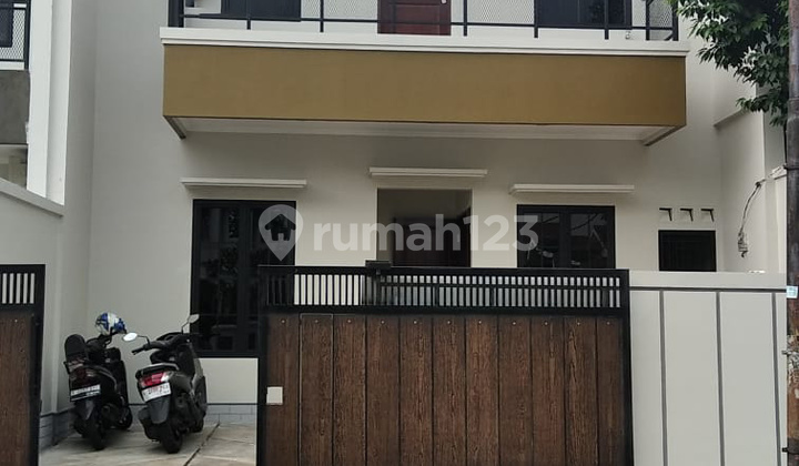 Rumah 2 Lantai Siap Huni dengan Hunian Nyaman dan Asri di Pesanggrahan, Jakarta Selatan