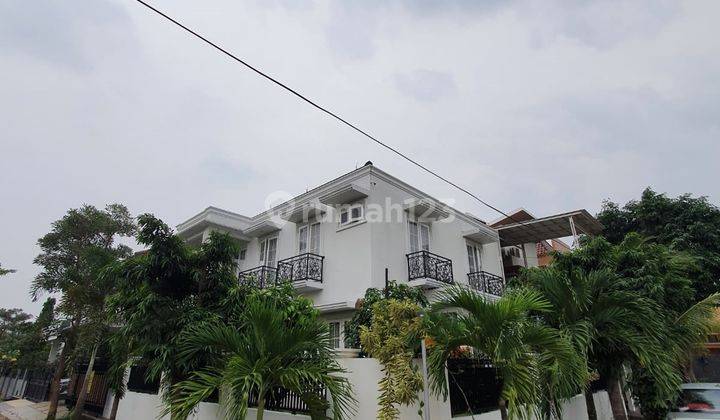 Disewakan Rumah Fully Furnished 2 Lantai Siap Huni di Jombang. 2