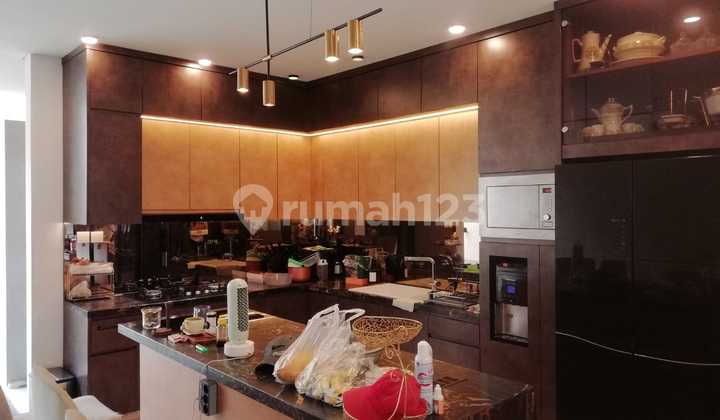 Rumah 4 Lantai dengan Rooftop Dan Pool,, Siap Huni dekat dengan Bintaro Plaza Tangerang Selatan 2