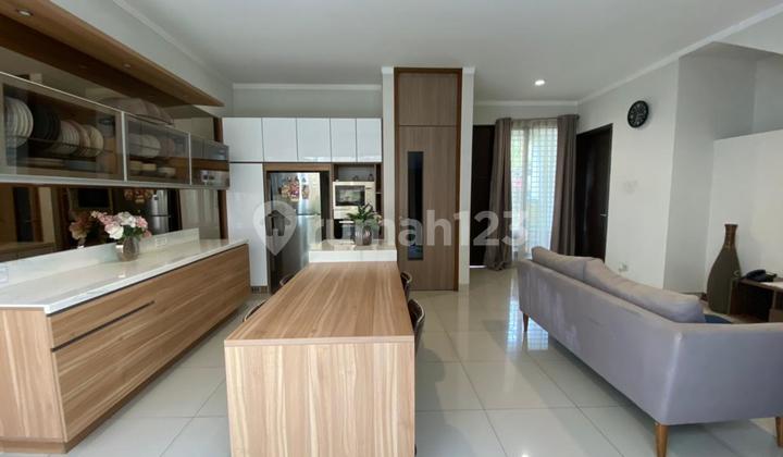 Rumah 2 Lantai Dengan Fasilitas Panel Surya Dan Taman Di Bintaro Rumah 2 Lantai Dengan Fasilitas Panel Surya Dan Taman Di Bintaro