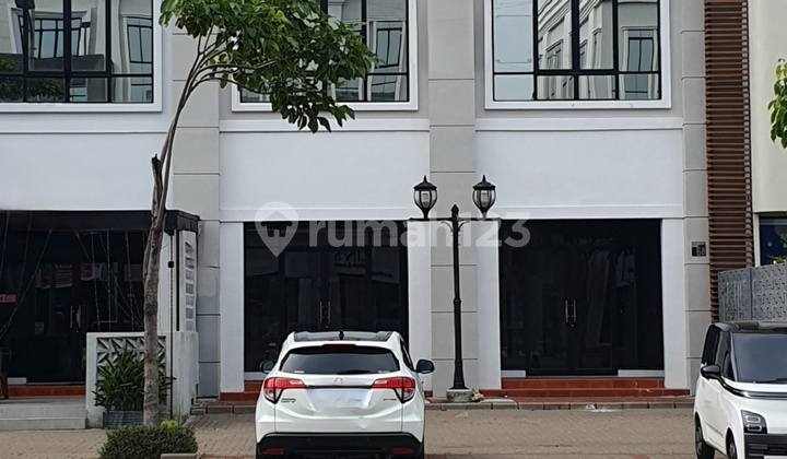 Sedayu City Shop House, Kelapa Gading. Two frontages, two access points, two spacious parking areas. Infrastructure (holes) for elevator and AC installation are ready. Also, water channels for the pantry area.