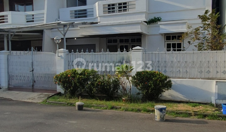 Rumah desain orisinil Summarecon di Janur Elok, Kelapa Gading. Rapih. Siap huni. 11x20m2 1