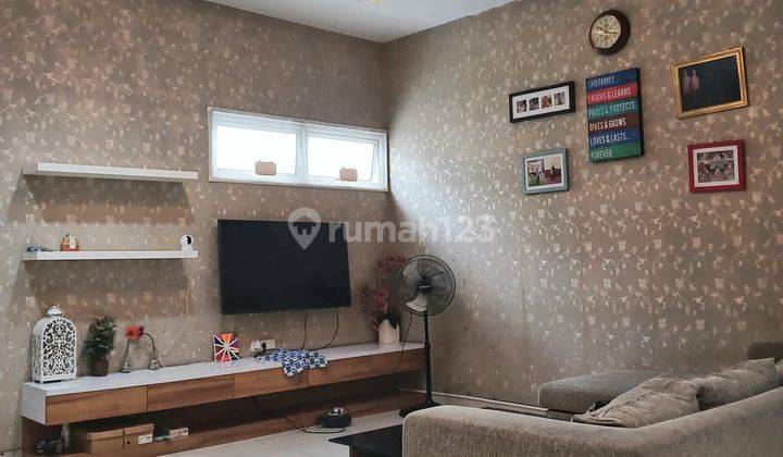 Rumah modern minimalis dengan konsep ruang terbuka di Taman Nyiur, Sunter 2