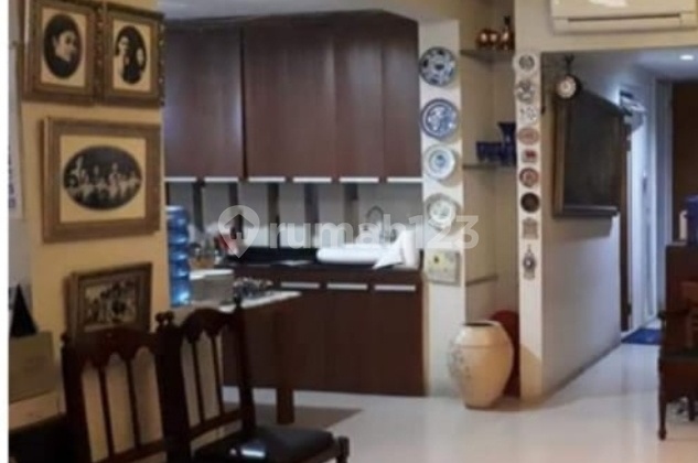 Rumah disewa lantai 1-1/2 lantai Jl Wijaya, Kebayoran Baru