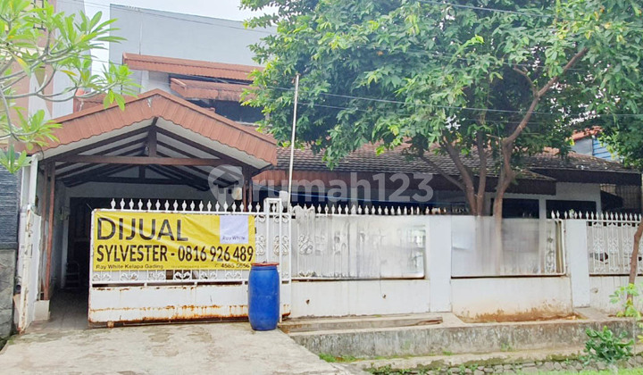 Rumah cantik terawat, dengan nuansa klasik, di Walang Baru, Koja - dekat ke Kelapa Gading