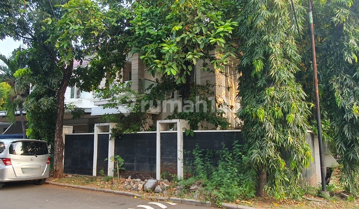 Luxury corner house with marble floors and high-class furnishings in Gading Kirana Timur, Kelapa Gading.