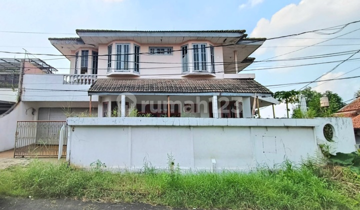 Dijual murah Rumah hoek luas di jalan Bangka-Bengkalis, di Cinere - Depok yang teduh dan sejuk 