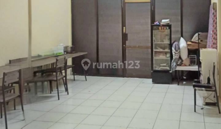 Ruko Boulevard Raya di salah satu lokasi strategis di Kelapa Gading. Dekat dengan Hibrida Raya dari Pegangsaan. Dekat dengan berbagai fasilitas - sekolah, tempat ibadah, apartemen, cluster-cluster Sum 1