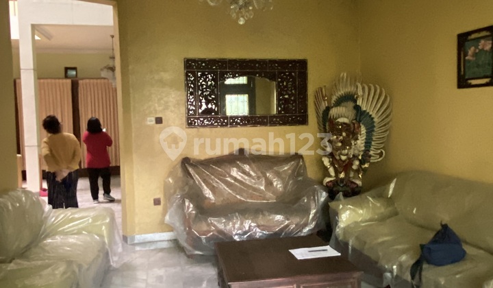 Rumah Cantik Sejuk Banyak Tanaman 2.5 Lantai Shm. Luas 370m2  2
