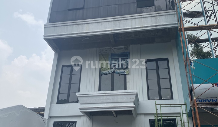 For Sale: 3.5-Story Shophouse in Kol Sugiono, Duren Sawit. Freehold. IDR 8.8 Billion. JORR Toll Road Access. For Sale: 3.5-Story Shophouse in Kol Sugiono, Duren Sawit. Freehold. IDR 8.8 Billion. JORR Toll Road Access.
