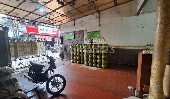 Rumah Tua Hitung Tanah Lokasi Strategis Pinggir Jalan Ramai Cocok untuk Usaha Kos-An 2
