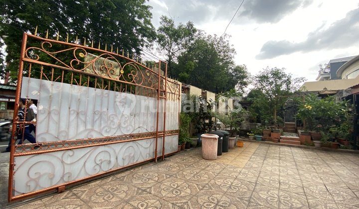 Rental House In Kayu Putih Strategic Commercial Zone Front Road Fits 3 Cars 2