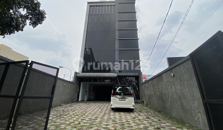 Jual Gedung Baru 4.5 Lantai Di Jl Dewi Sartika. Strategis. Lokasi Ramai
