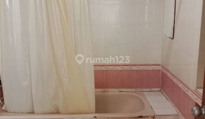 kamar mandi apartemen kemayoran t k c