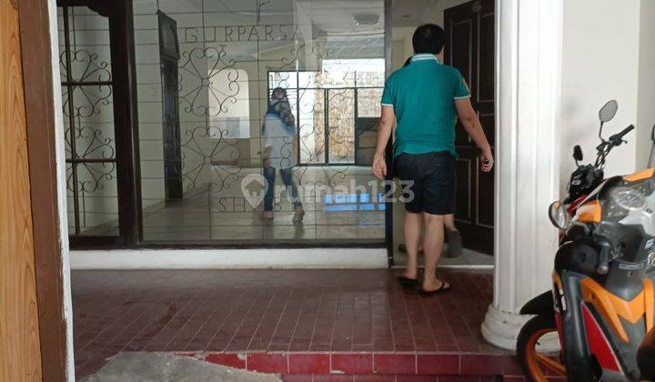 Ruko di Pasar baru
Jakpus Luas tanah 160 m bagus siap pakai 4
