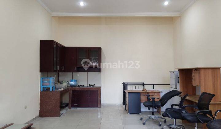 Rumah 3 Lantai SHM di Duri kepa
Kebon jeruk
Jakbar hadap utara harga ok 2