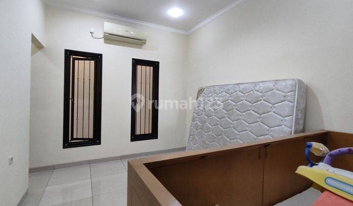 Rumah 3 Lantai SHM di Duri kepa
Kebon jeruk
Jakbar hadap utara harga ok 1