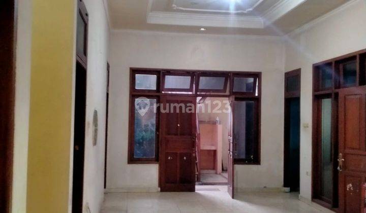 Rumah 2 Lantai, luas tanah 300 SHM di cijantung jaktim di bawah njop 1