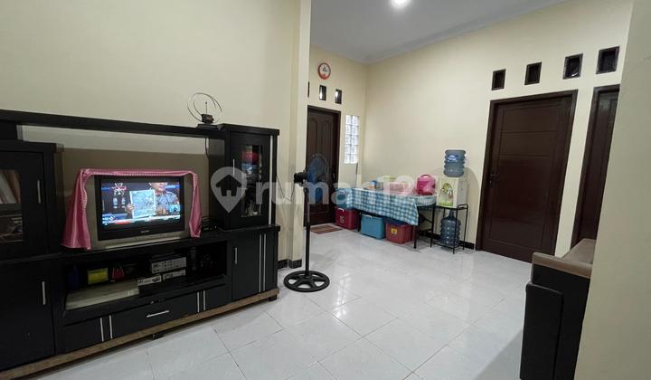 Beautiful Ready-to-Occupy House, Land Area 120, Puri Beta, Good Access. 2