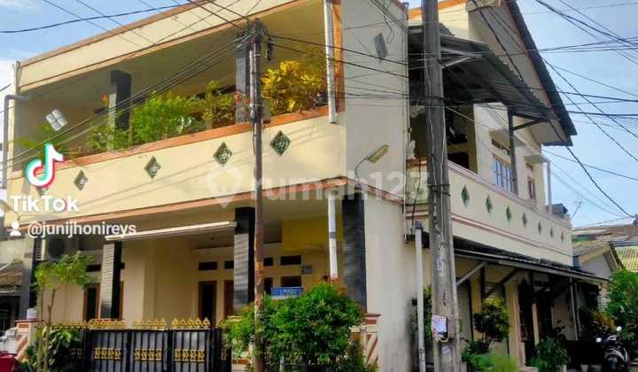 Rumah Hook Rapi 2 Lantai Di Komplek Bekasi Pekayon 2