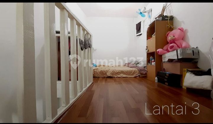 3-Story House in Johar Baru Only 600 Million, Car Accessible.