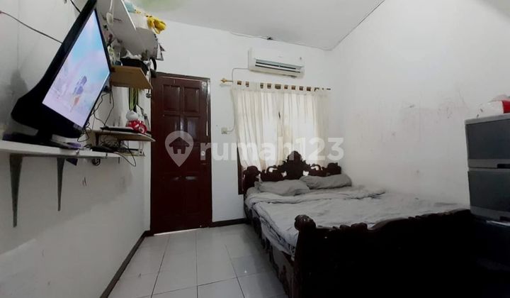 3-Story House in Johar Baru Only 600 Million, Car Accessible.