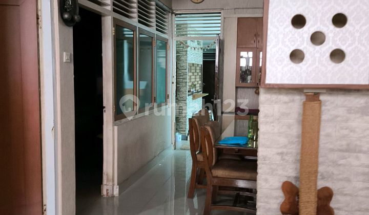Rumah Rapi Semi Furnished di Pasar Baru Luas Tanah 167