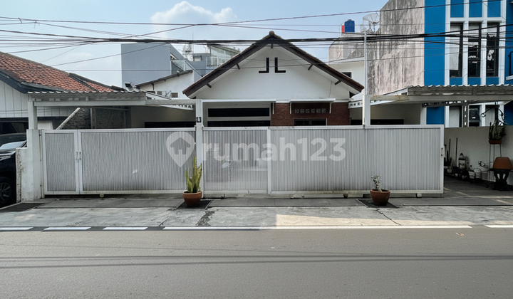 Jual Cepat Rumah Cocok untuk Usaha Strategis di Senopati Senayan Jual Cepat Rumah Cocok untuk Usaha Strategis di Senopati Senayan