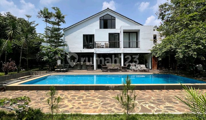 Rumah Mewah Luas Semi Furnished di Veteran Bintaro Pesanggrahan