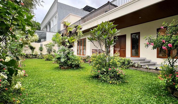Dijual Rumah Mewah Luas Modern Tropical di Lebak Bulus Cilandak