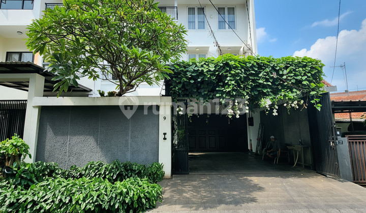 Rumah Semi Furnished Modern Tropical di Pancoran Timur Kalibata