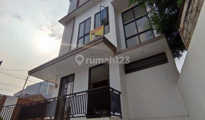 Rumah Semi Furnished Pinggir Jalan Di Meruya Selatan Kembangan 2