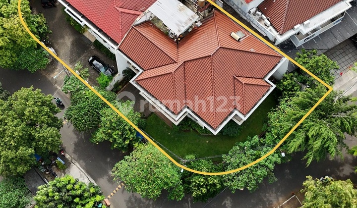 Rumah Mewah Luas Hook Zona Komersial di Kebayoran Baru Rumah Mewah Luas Hook Zona Komersial di Kebayoran Baru