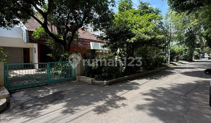 Rumah Tua Hitung Tanah di Panglima Polim Kebayoran Baru