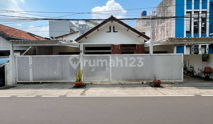 Jual Cepat Rumah Siap Huni Strategis di Senayan Kebayoran Baru