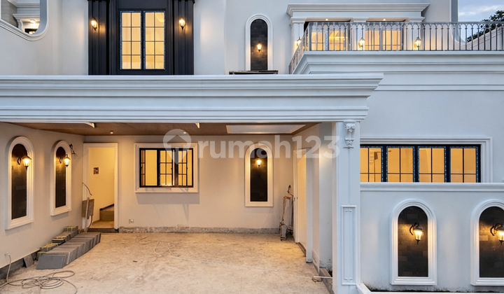 Rumah Baru Siap Huni Modern Klasik + Kolam Renang di Jagakarsa Rumah Baru Siap Huni Modern Klasik + Kolam Renang di Jagakarsa
