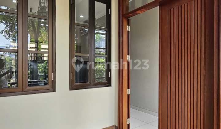 Dijual Rumah Semi Furnish Strategis Area Senopati Kebayoran Baru 2
