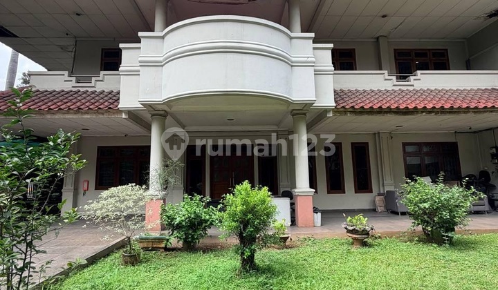 Quick Sale Spacious House with Office Hook in Simprug Golf Senayan 1