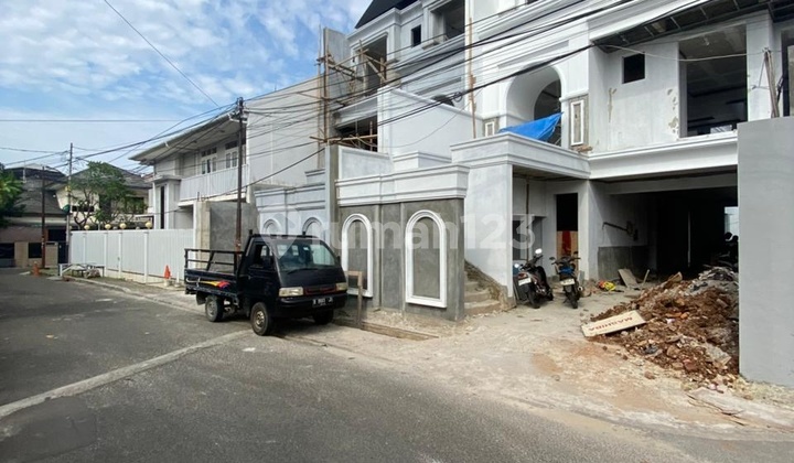 Dijual Rumah Baru Desain Modern Klasik di Tebet Jakarta Selatan 2