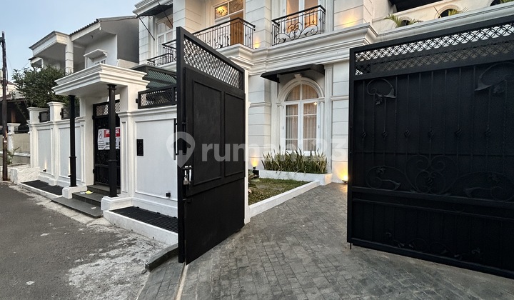 Jual Cepat Rumah Baru Mewah Full Furnish Modern Classic di Tebet 2