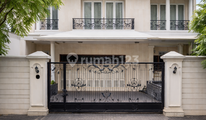 Quick Sale: Spacious Luxury House in Patal Senayan, Kebayoran Baru