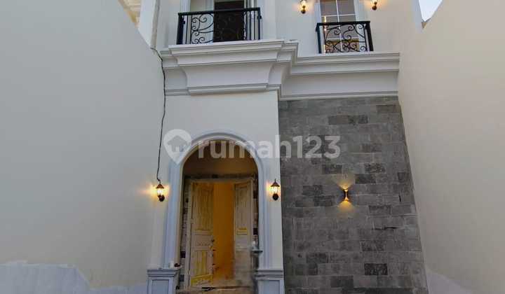 Rumah Baru Mewah Klasik Semi Furnished Di Joglo Jakarta Barat 2